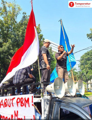 PARA ELIT POLITIK HARUS MENGEVALUASI TUNJANGAN ANGGOTA DPRD.